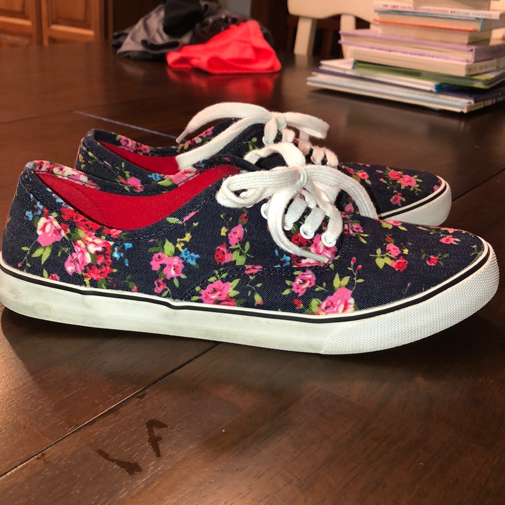Floral print Mossimo canvas shoes